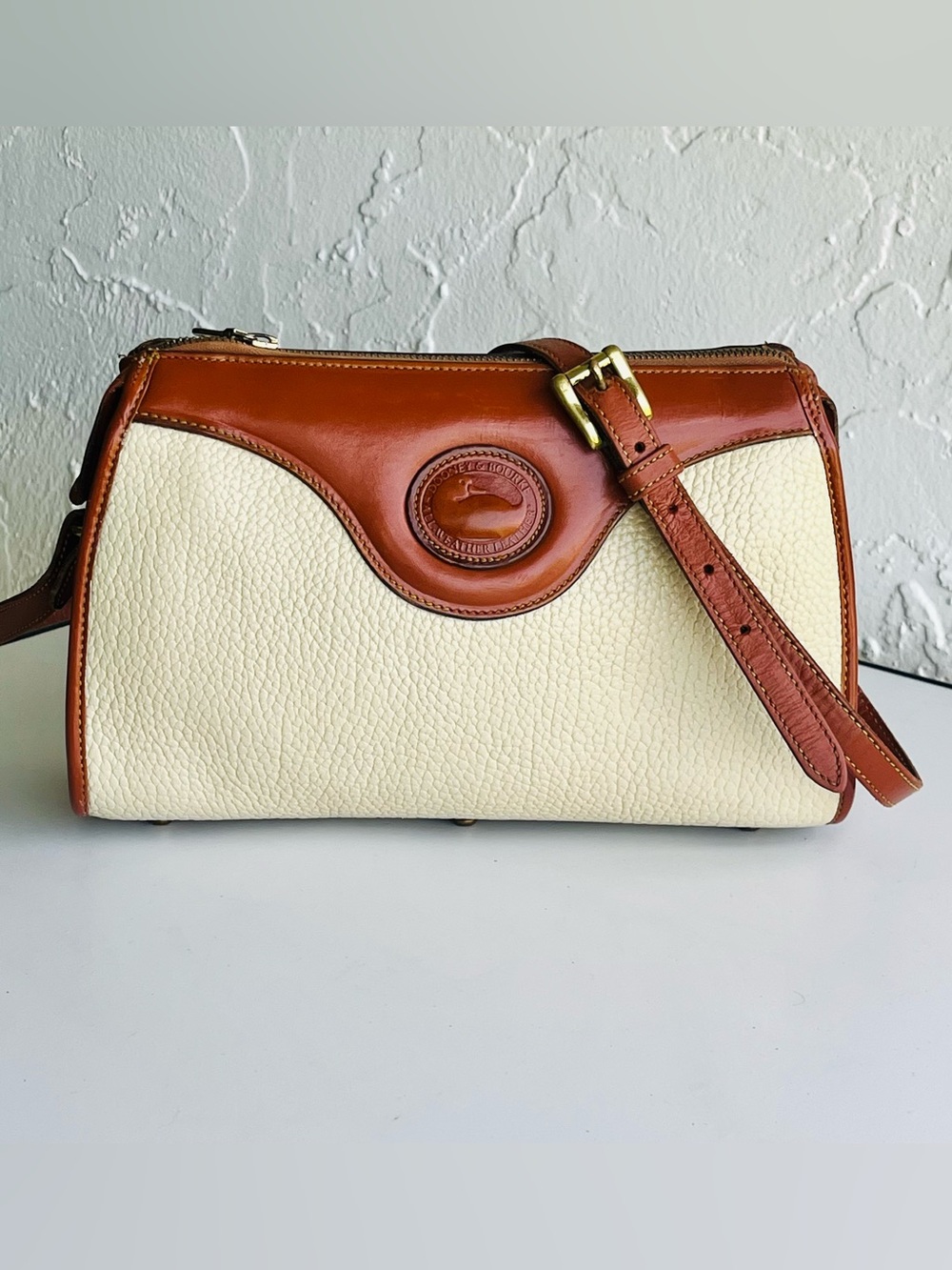 VINTAGE CREAM BEIGE  DOONEY AND BOURKE CROSSBODY BAG